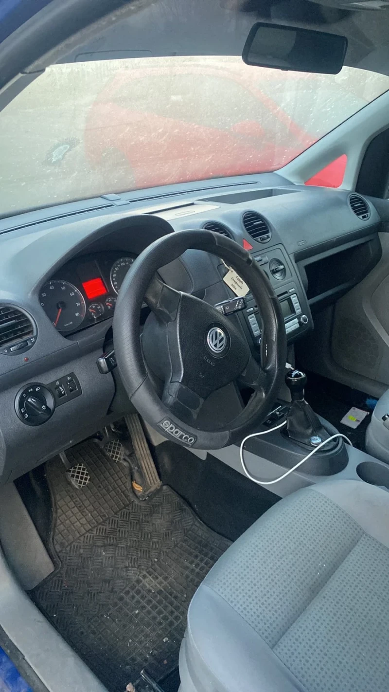 VW Caddy 1.6 Газ-Бензин 5 -Местен, снимка 11 - Автомобили и джипове - 53087057
