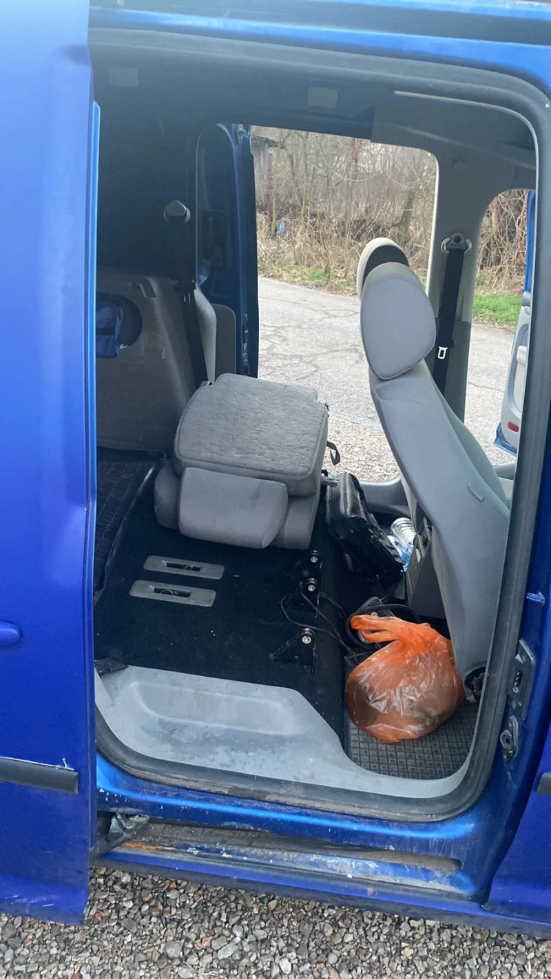 VW Caddy 1.6 Газ-Бензин 5 -Местен, снимка 13 - Автомобили и джипове - 53087057