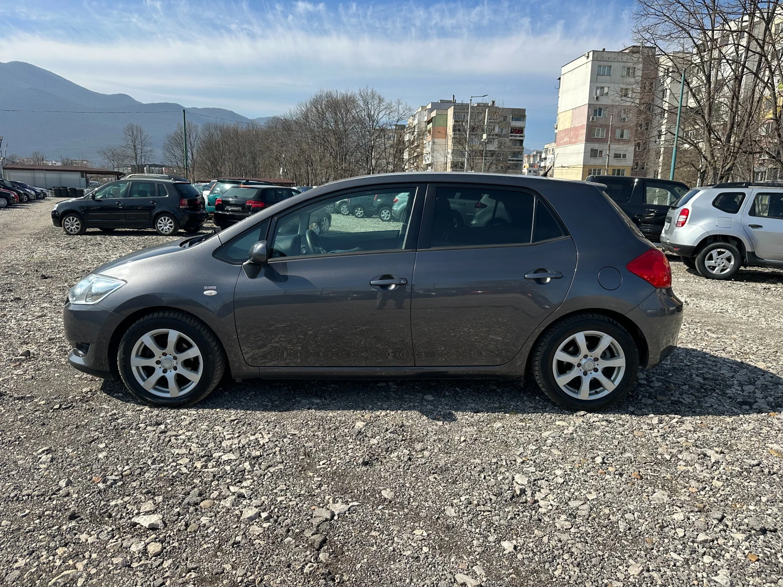 Toyota Auris 1.4D4D 90kc - изображение 2