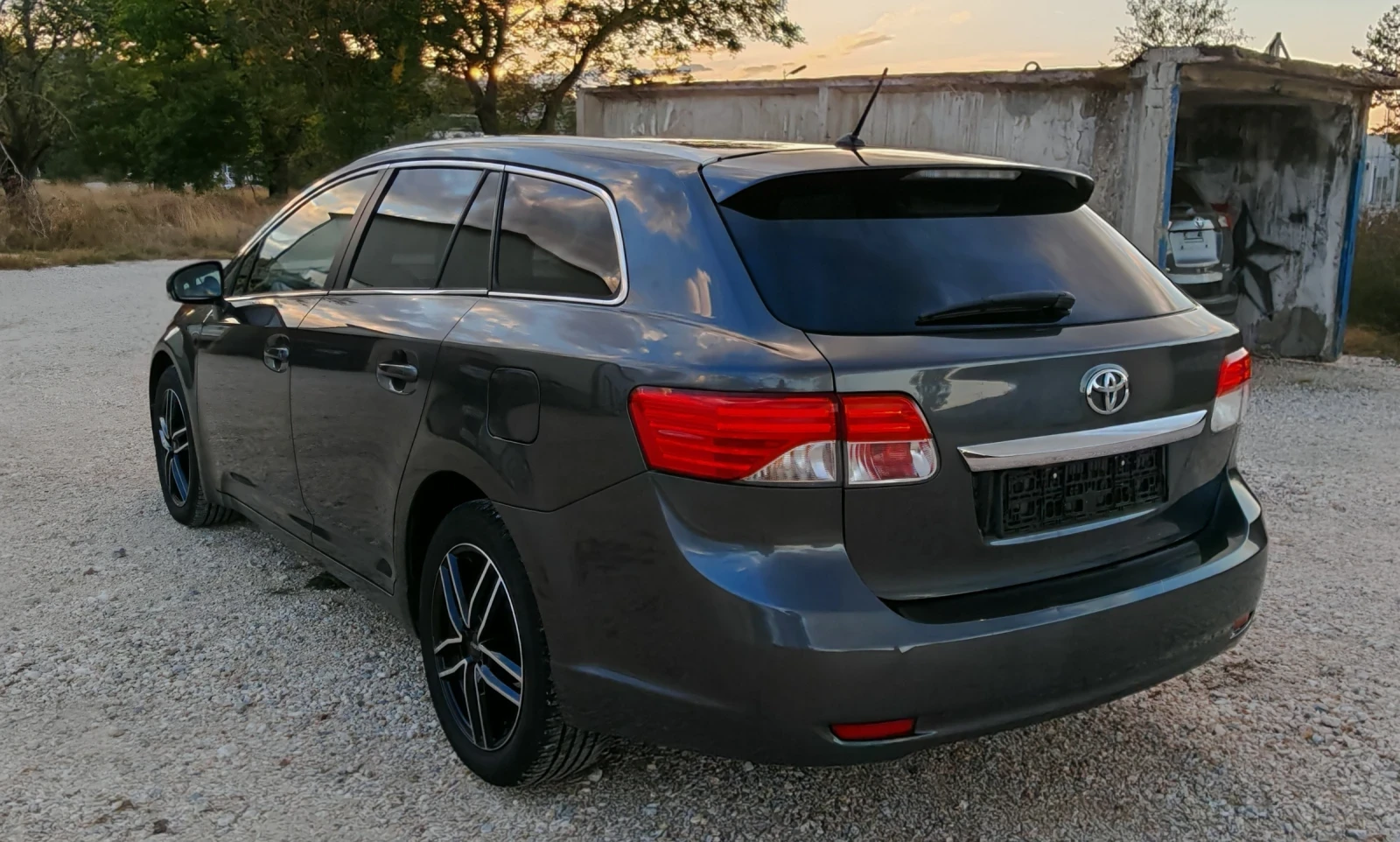 Toyota Avensis 2.0 D4D Excusitiv * Bi-Xenon, Camera* Navi* Blueto - изображение 7