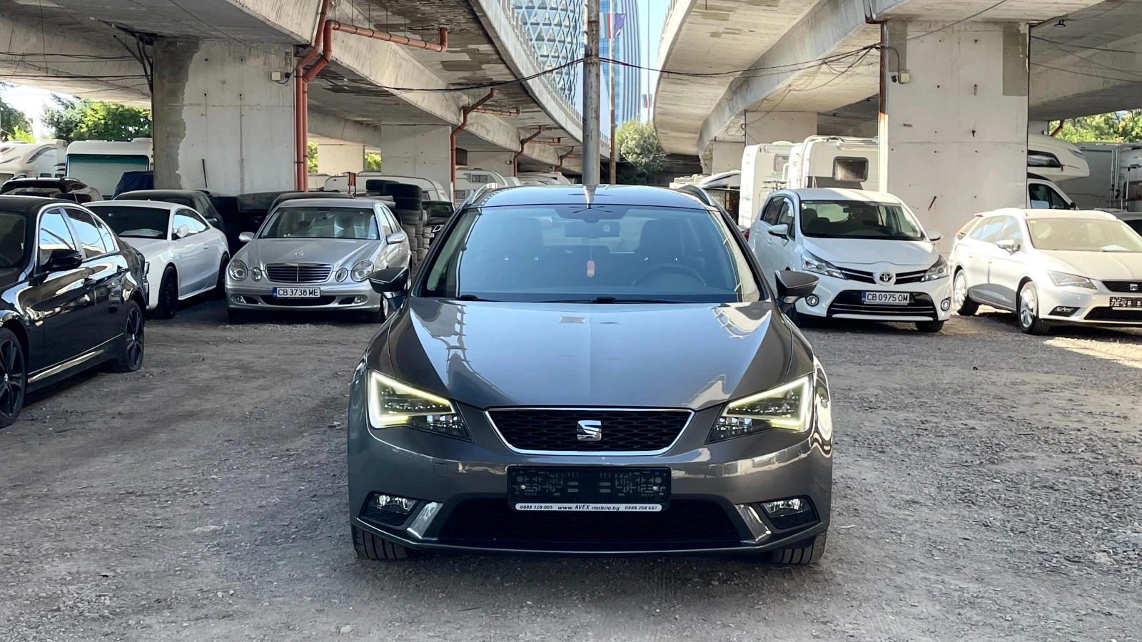 Seat Leon СЕРВ. ДОК., снимка 2 - Автомобили и джипове - 55704036