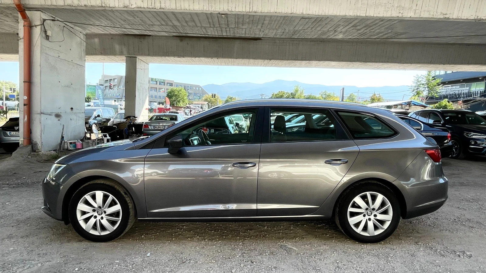 Seat Leon СЕРВ. ДОК., снимка 8 - Автомобили и джипове - 55704036
