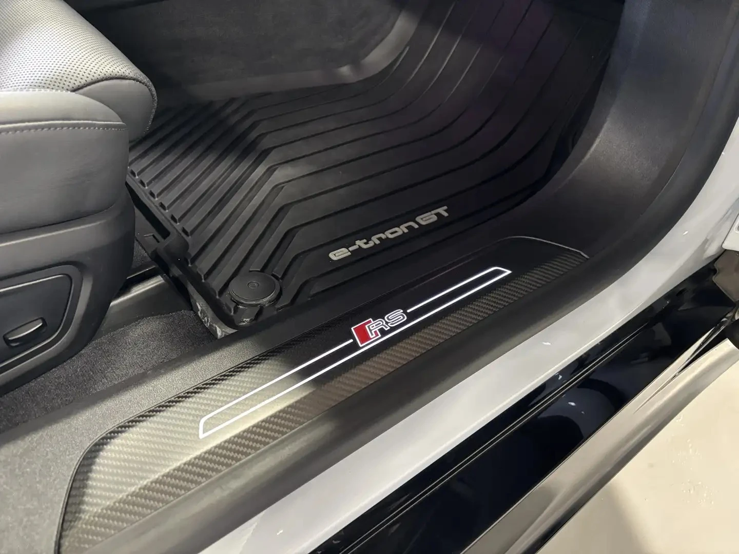 Audi E-Tron GT RS ЦЕНА ДО БЪЛГАРИЯ АВТОКРЕДИТ, снимка 10 - Автомобили и джипове - 55860558