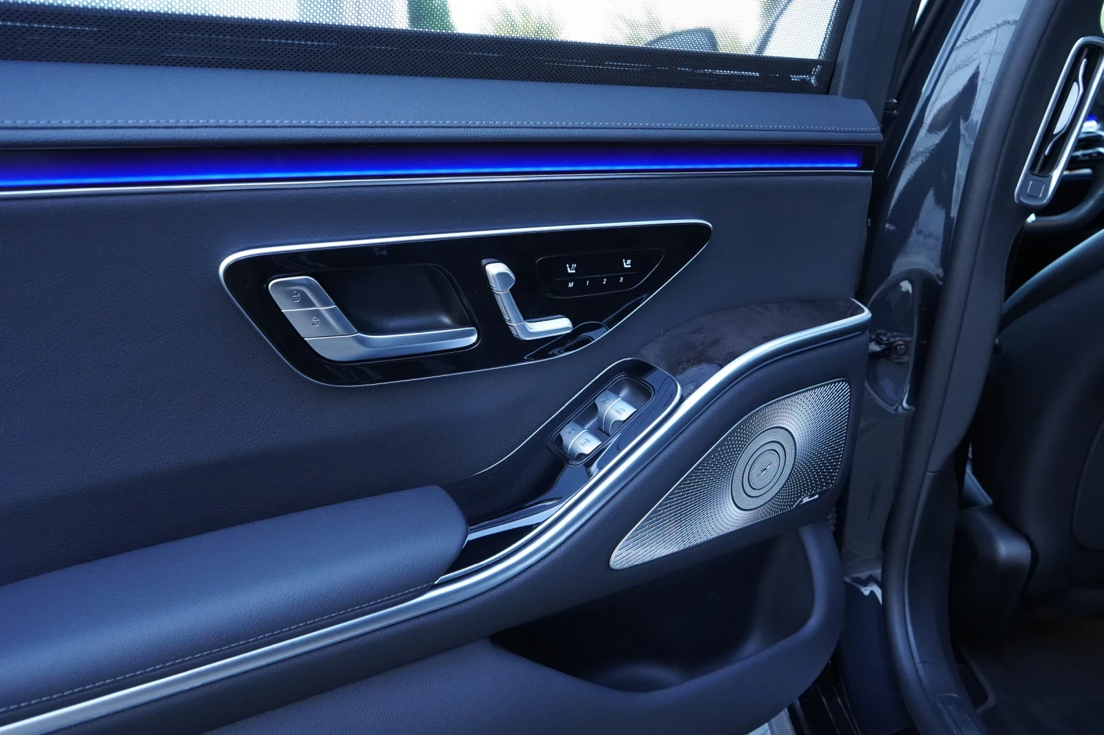 Mercedes-Benz S 500 * L* 4M* S63 OPTIC* PANO* BURMESTER* MANUFAKTUR, снимка 14 - Автомобили и джипове - 56010186