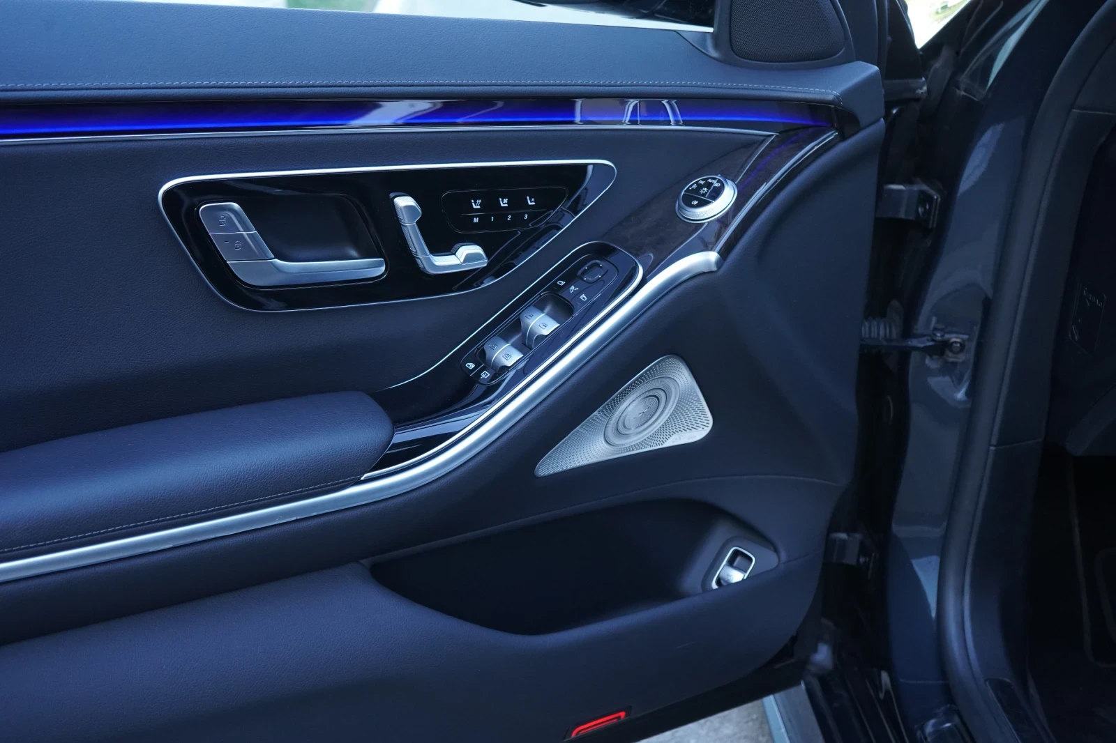 Mercedes-Benz S 500 * L* 4M* S63 OPTIC* PANO* BURMESTER* MANUFAKTUR, снимка 7 - Автомобили и джипове - 56010186