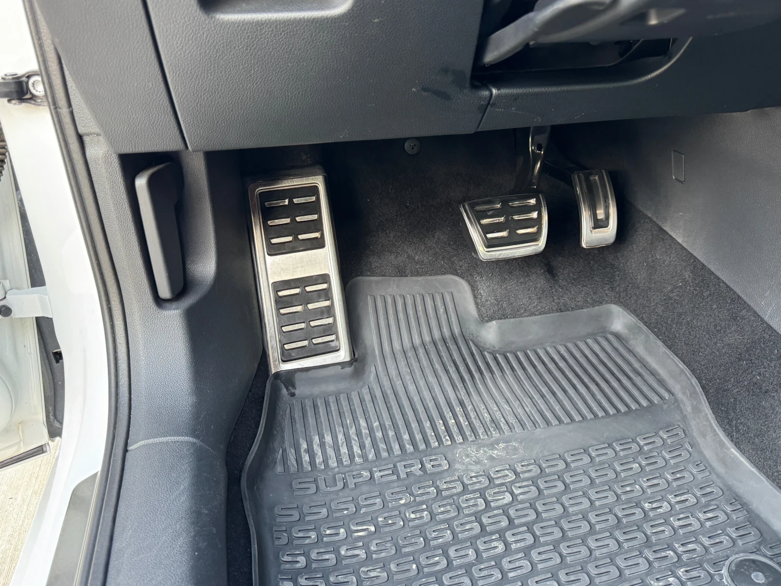 Skoda Superb, снимка 9 - Автомобили и джипове - 56168070