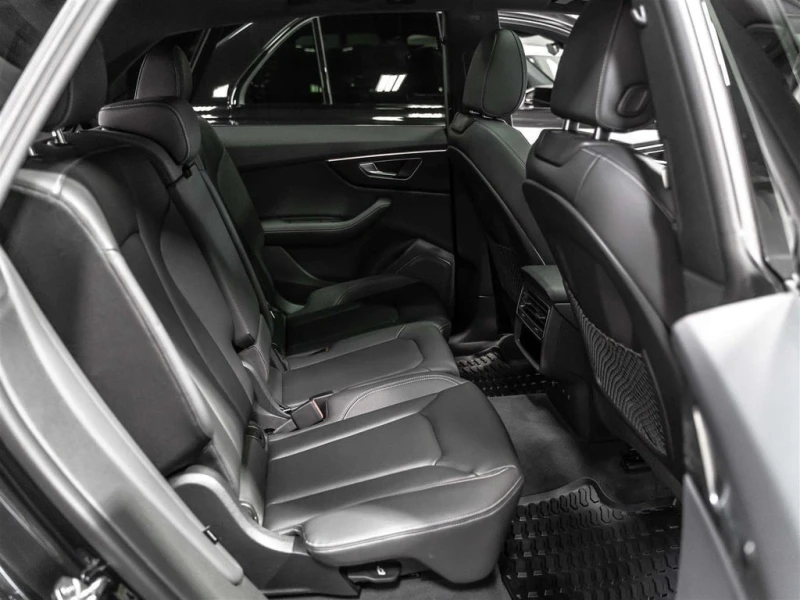Audi Q8 * quattro Progressiv * CARFAX * ЦЕНА ДО БГ, снимка 12 - Автомобили и джипове - 53384002