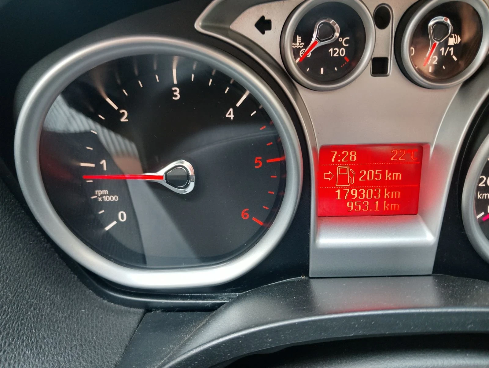 Ford Kuga 2.0 140 к.с.  - изображение 6