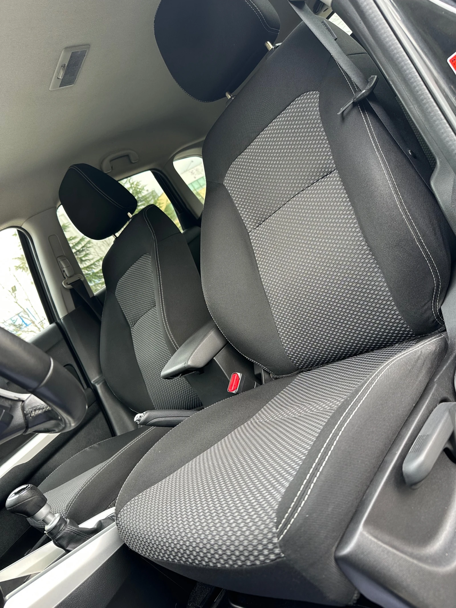 Suzuki Vitara 1.6 D * НАВИ* , снимка 12 - Автомобили и джипове - 53935240