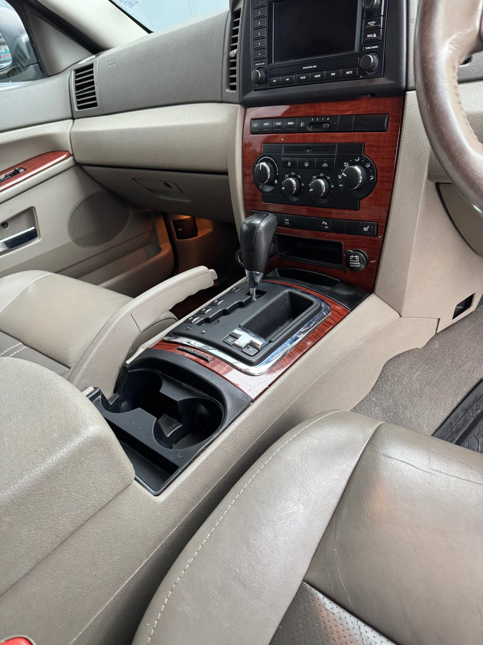 Jeep Grand cherokee Jeep Grand cherokee 5.7HEMI Бензин-ГАЗ, снимка 7 - Автомобили и джипове - 53940509