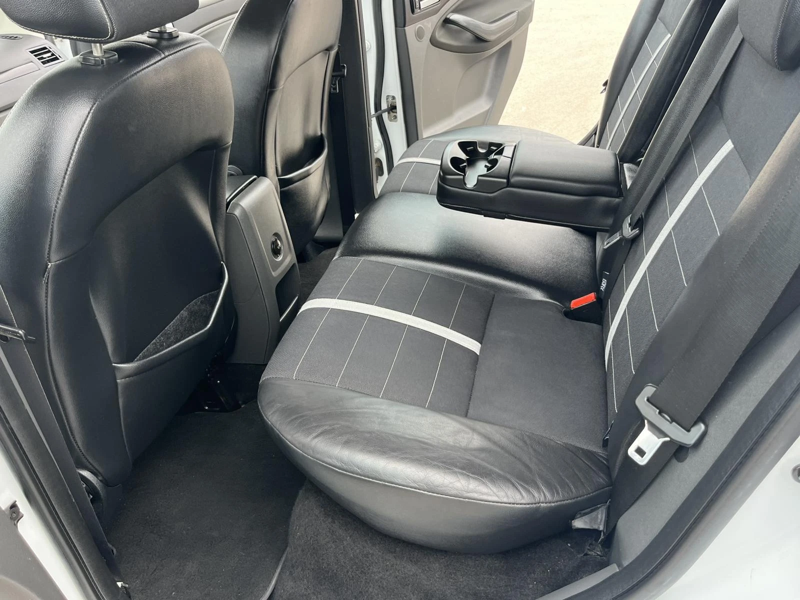 Ford Kuga 2.0 HDI 136кс 4Х4 КЛИМАТРОНИК ВНОС ИТАЛИЯ , снимка 8 - Автомобили и джипове - 54033097