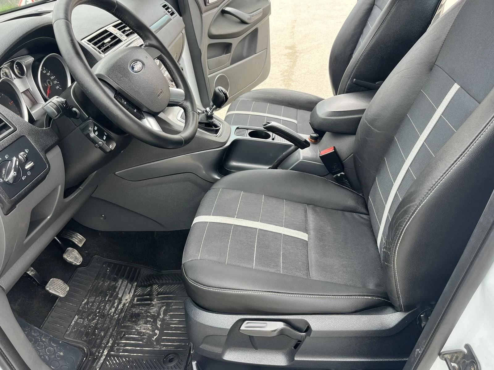 Ford Kuga 2.0 HDI 136кс 4Х4 КЛИМАТРОНИК ВНОС ИТАЛИЯ , снимка 7 - Автомобили и джипове - 54033097