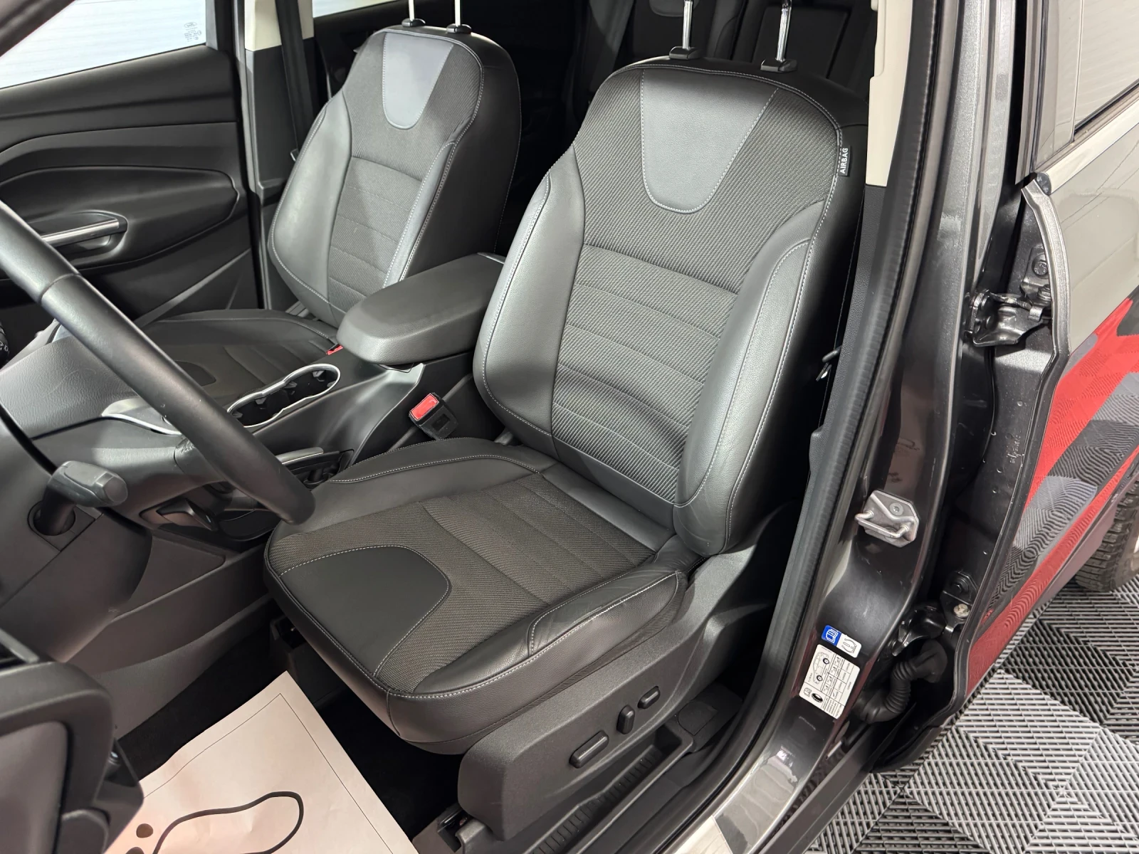 Ford Kuga 2.0 TDCI 4WD TITANIUM - AUTOMATIC - XENON - EURO 6, снимка 15 - Автомобили и джипове - 54451999
