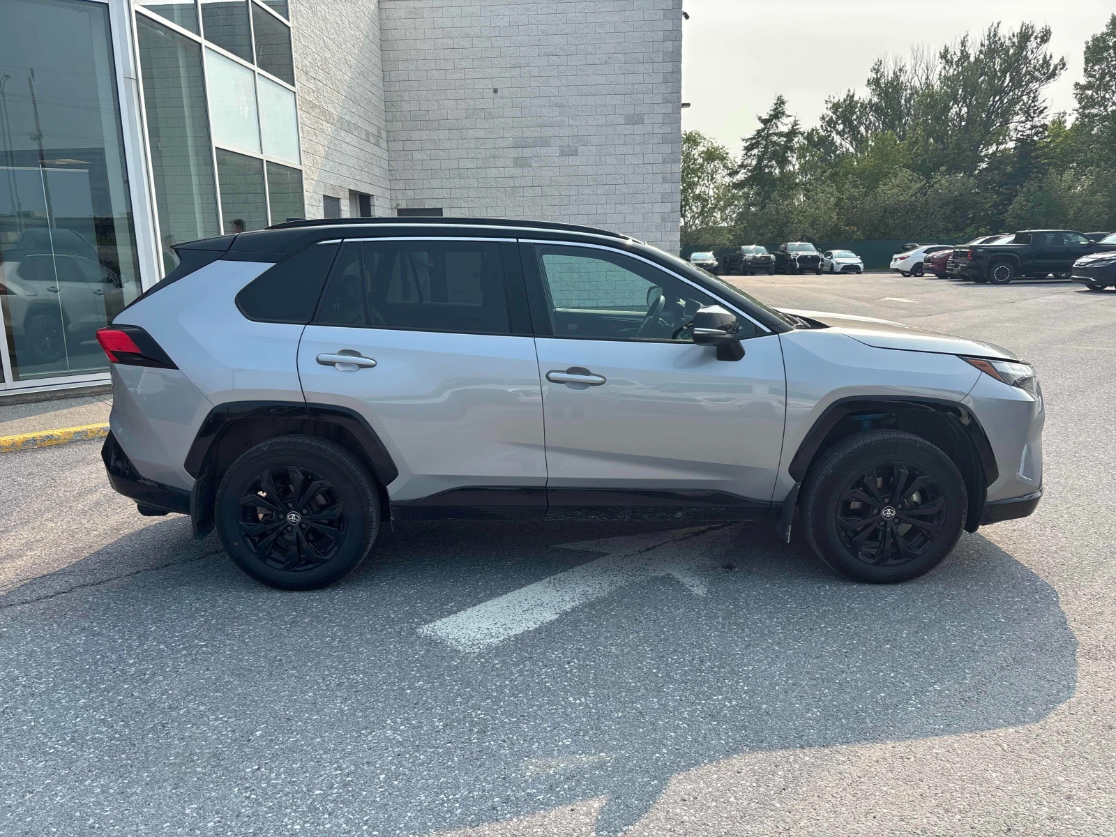 Toyota Rav4 Hybrid XSE/2 КЛЮЧА/ПАНОРАМА/CARFAX/АВТО КРЕДИТ, снимка 4 - Автомобили и джипове - 55194304