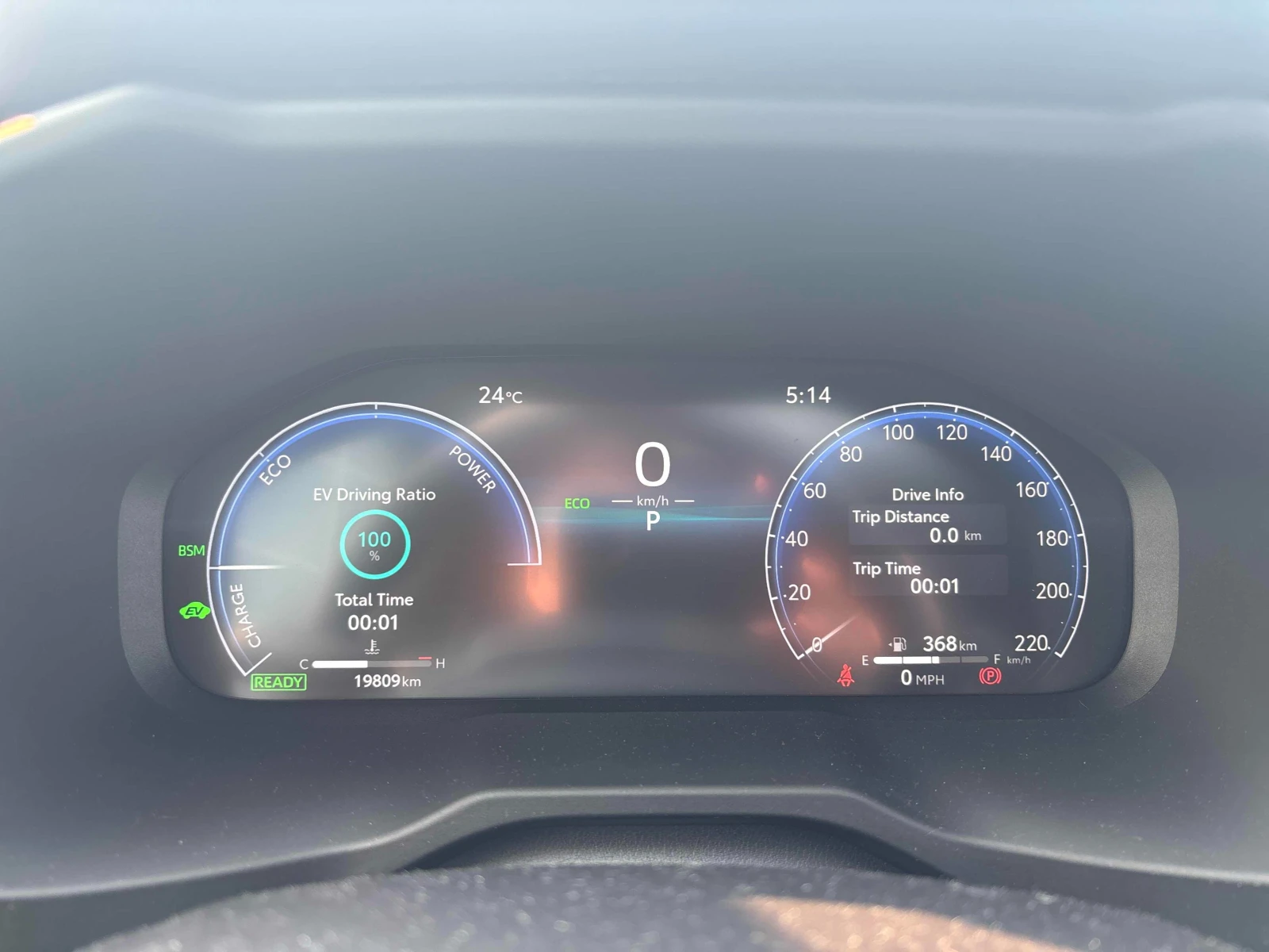 Toyota Rav4 Hybrid XSE/2 КЛЮЧА/ПАНОРАМА/CARFAX/АВТО КРЕДИТ, снимка 9 - Автомобили и джипове - 55194304