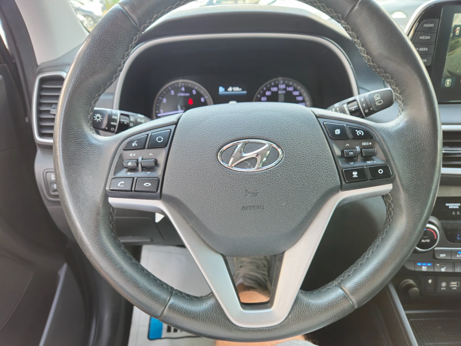 Hyundai Tucson ВСИЧКИ ЕКСТРИ ШВЕЙЦАРИЯ PREMIUM, снимка 10 - Автомобили и джипове - 55374358