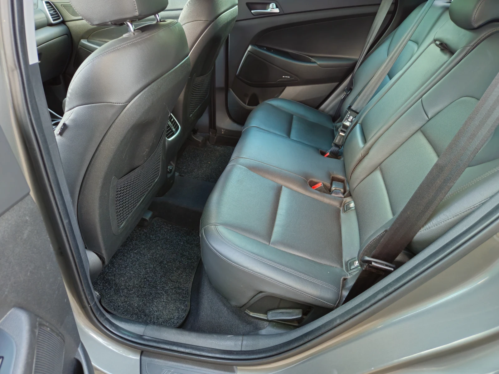 Hyundai Tucson ВСИЧКИ ЕКСТРИ ШВЕЙЦАРИЯ PREMIUM, снимка 15 - Автомобили и джипове - 55374358