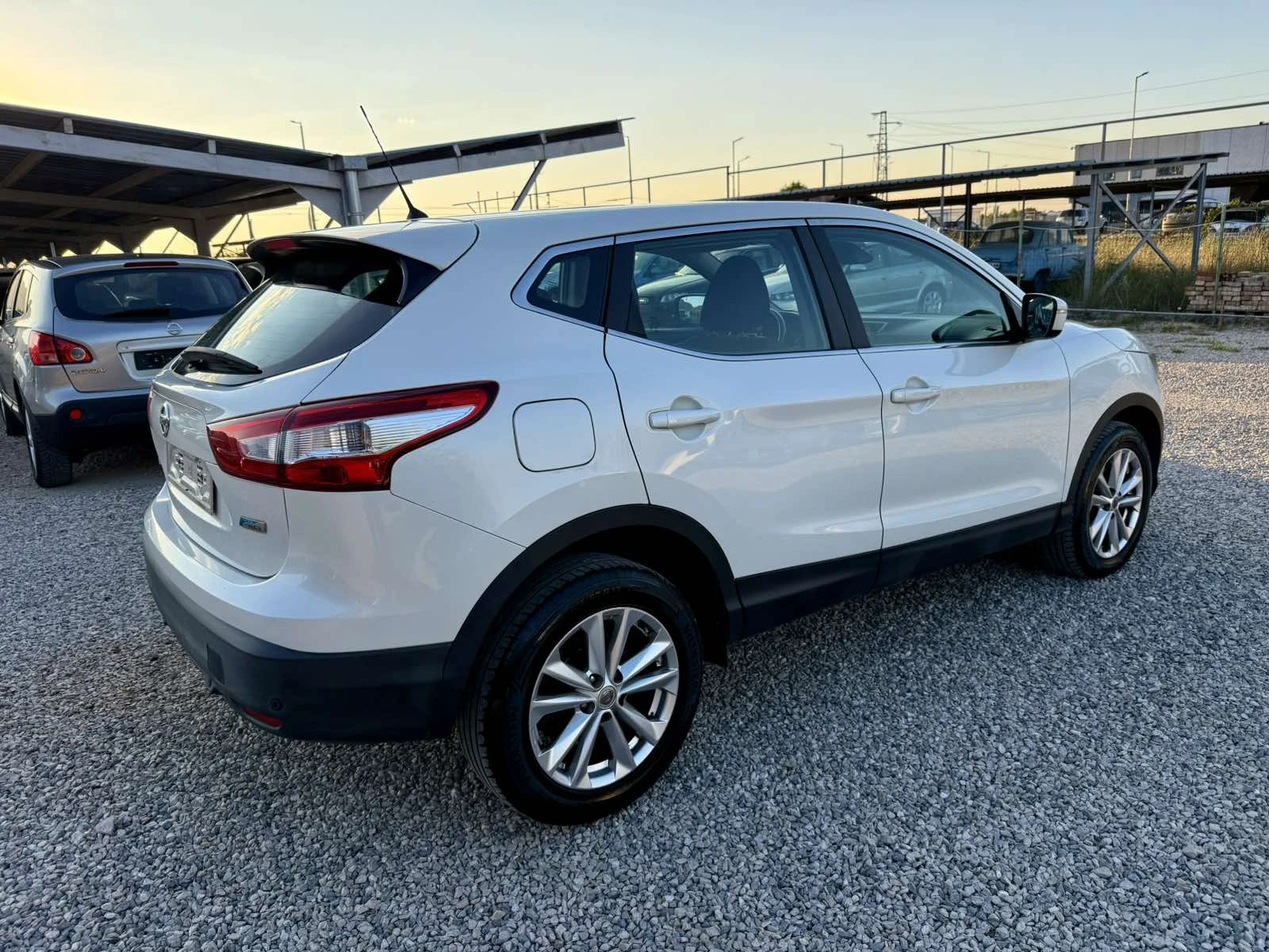 Nissan Qashqai 1.6DCI AVTOMAT Italia, снимка 5 - Автомобили и джипове - 55464125