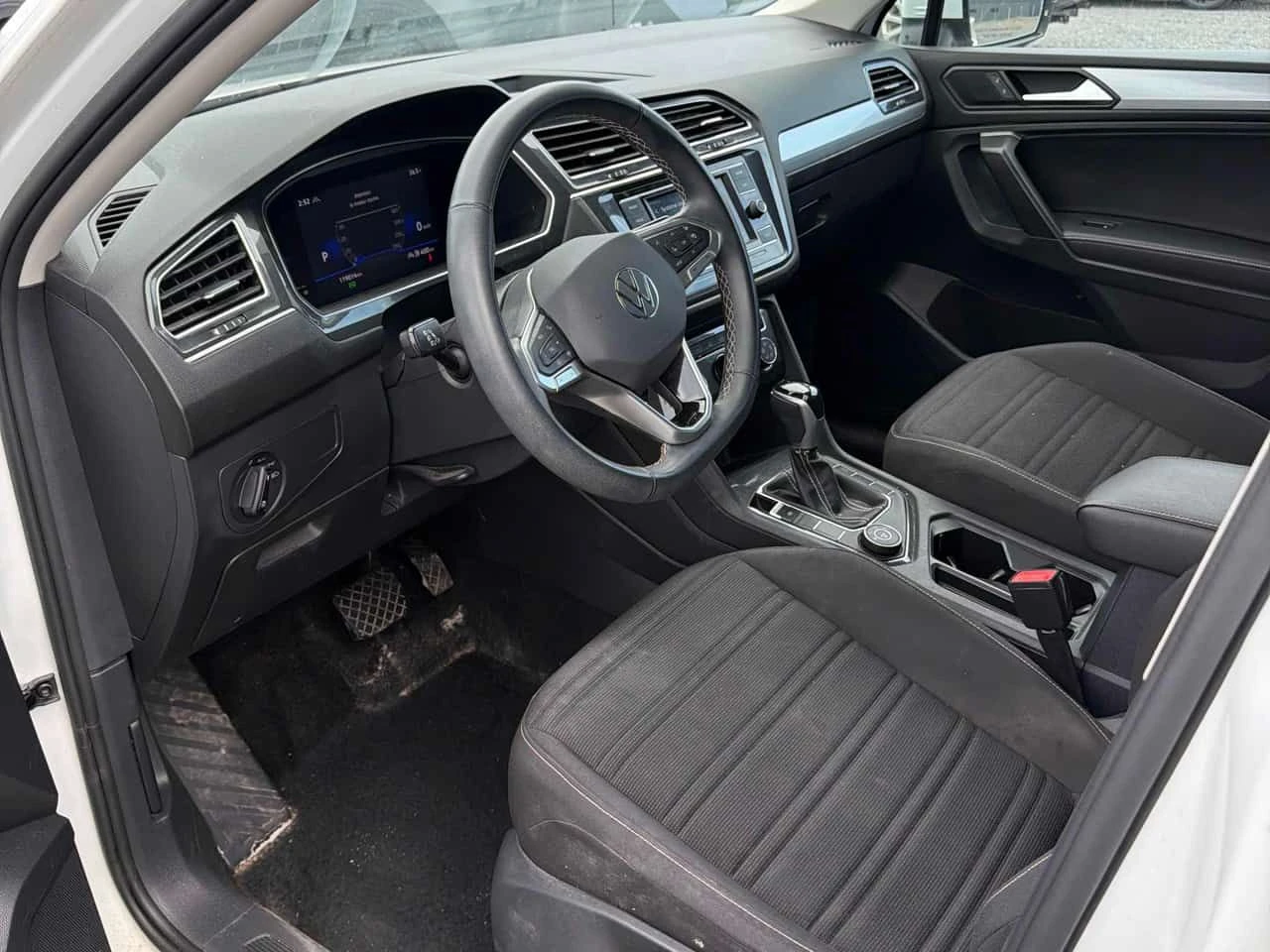VW Tiguan * Trendline * CARFAX * ОФИЦИАЛЕН ДИЛЪР, снимка 5 - Автомобили и джипове - 55508734