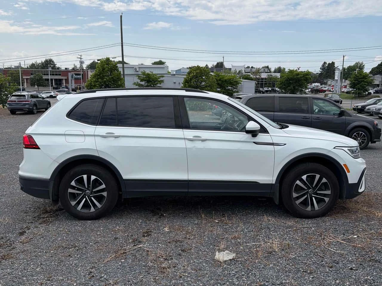 VW Tiguan * Trendline * CARFAX * ОФИЦИАЛЕН ДИЛЪР, снимка 3 - Автомобили и джипове - 55508734
