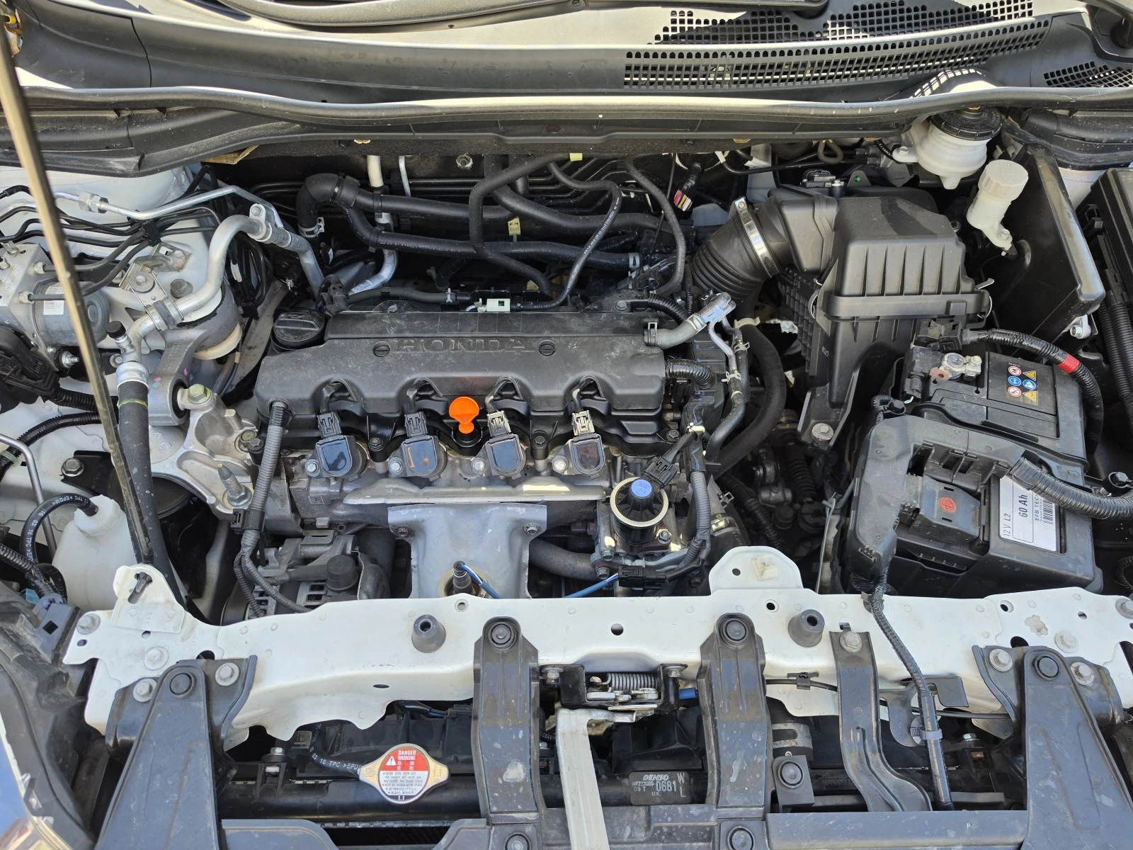 Honda Cr-v 2.0i 4x4 Пълна история в ХОНДА, TUV 2028г. ЕВРО 6, снимка 9 - Автомобили и джипове - 55998386