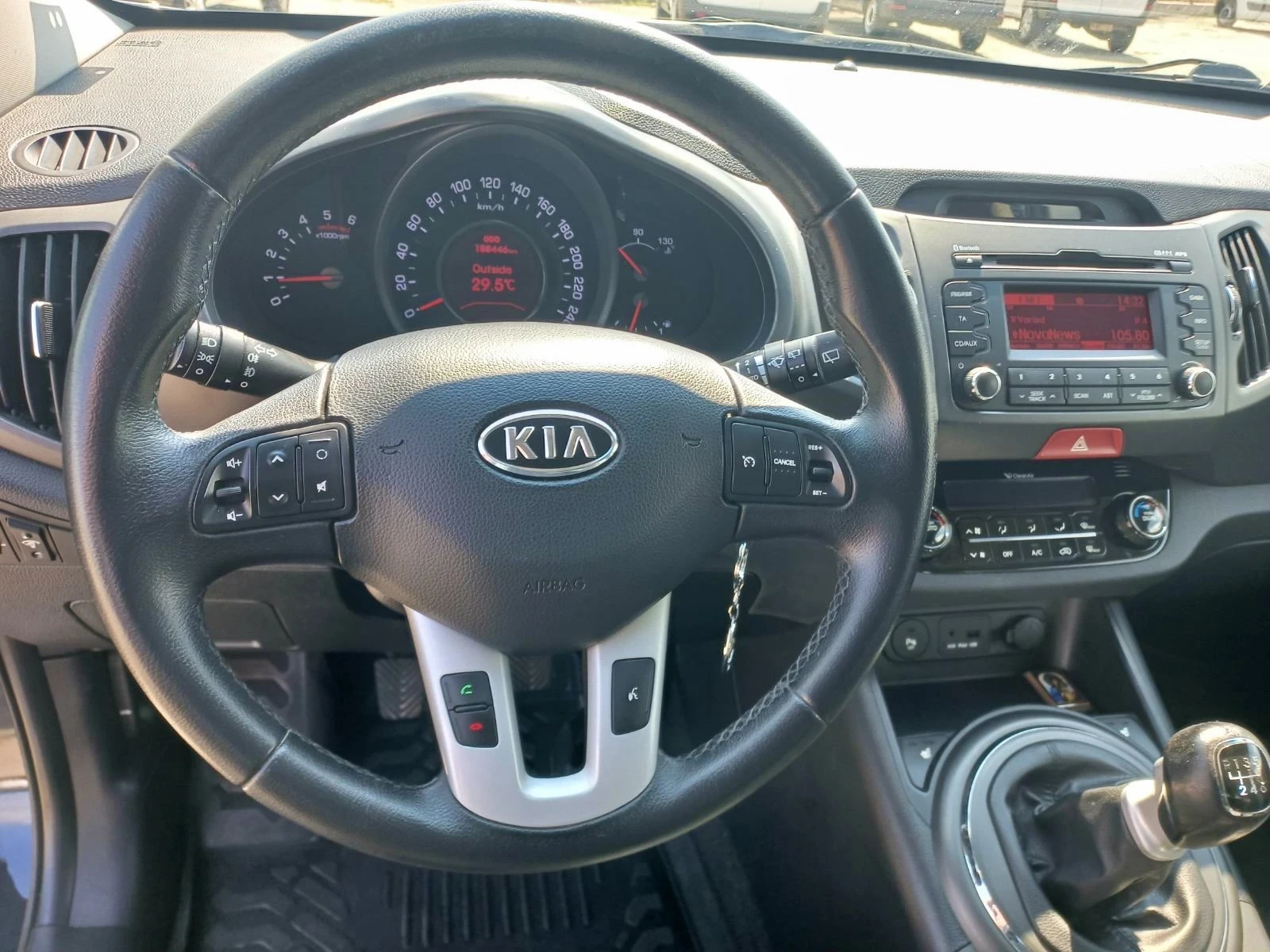 Kia Sportage 1.7 CRDI, снимка 9 - Автомобили и джипове - 56616942