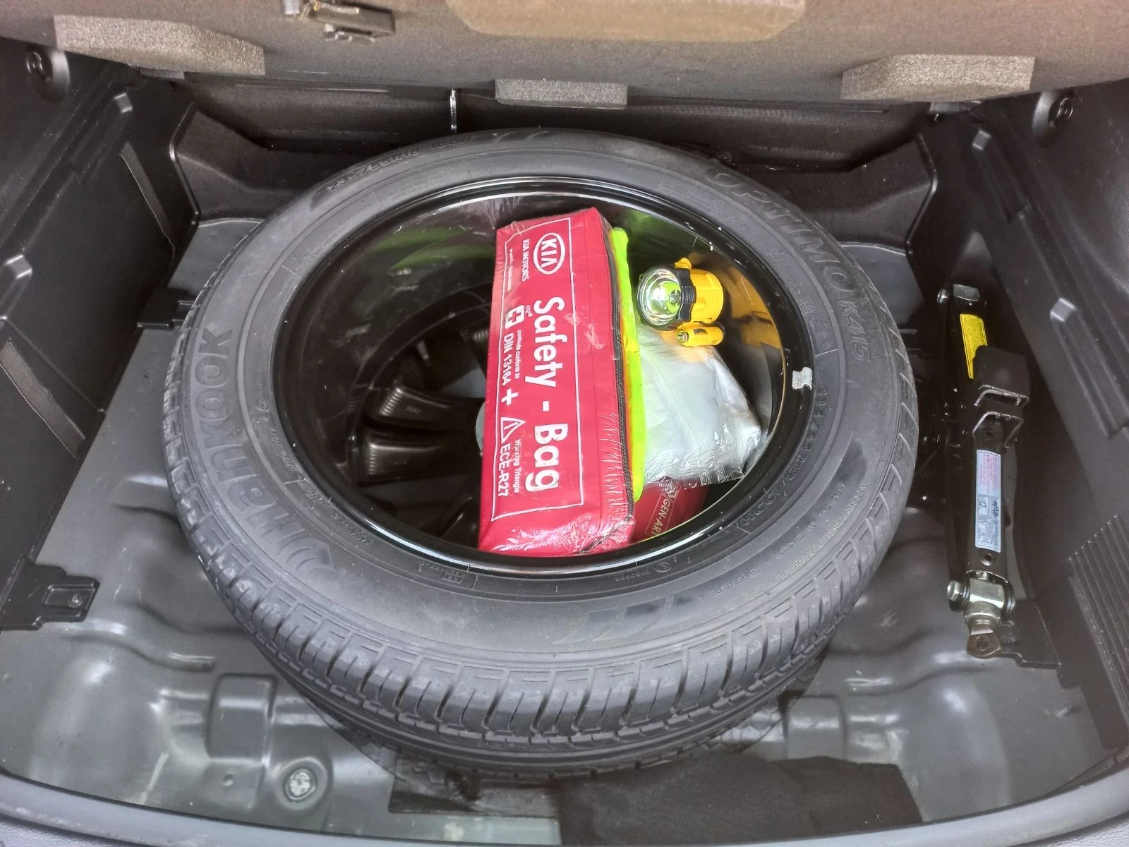 Kia Sportage 1.7 CRDI, снимка 16 - Автомобили и джипове - 56616942