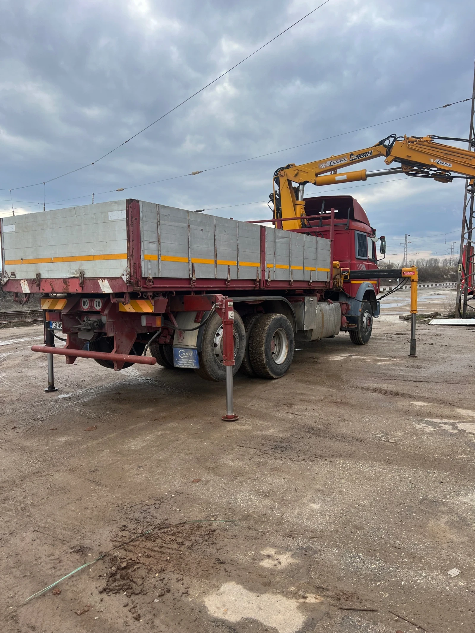 Iveco 190-32 Тристранен самосвал с кран - изображение 4