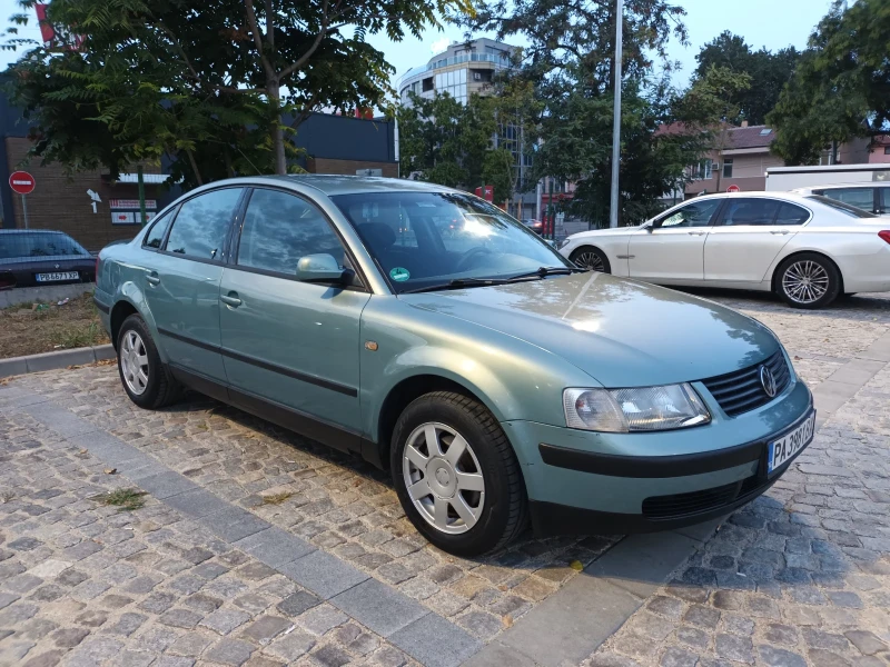 VW Passat 1.6 бензин перфектен , снимка 1 - Автомобили и джипове - 47358050