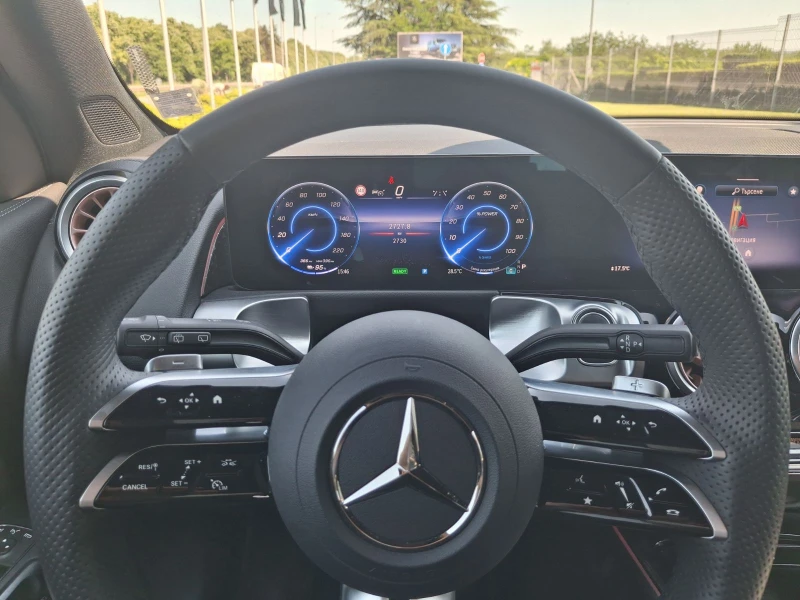 Mercedes-Benz EQB 300 4MATIC 6+ 1, снимка 11 - Автомобили и джипове - 48224282