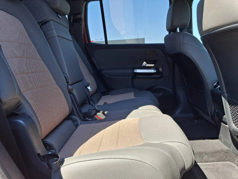 Mercedes-Benz EQB 300 4MATIC 6+ 1, снимка 8 - Автомобили и джипове - 48224282