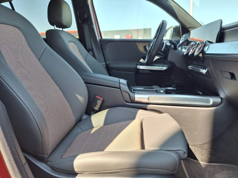 Mercedes-Benz EQB 300 4MATIC 6+ 1, снимка 7 - Автомобили и джипове - 48224282