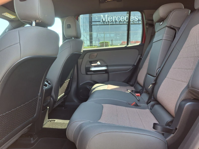 Mercedes-Benz EQB 300 4MATIC 6+ 1, снимка 9 - Автомобили и джипове - 48224282