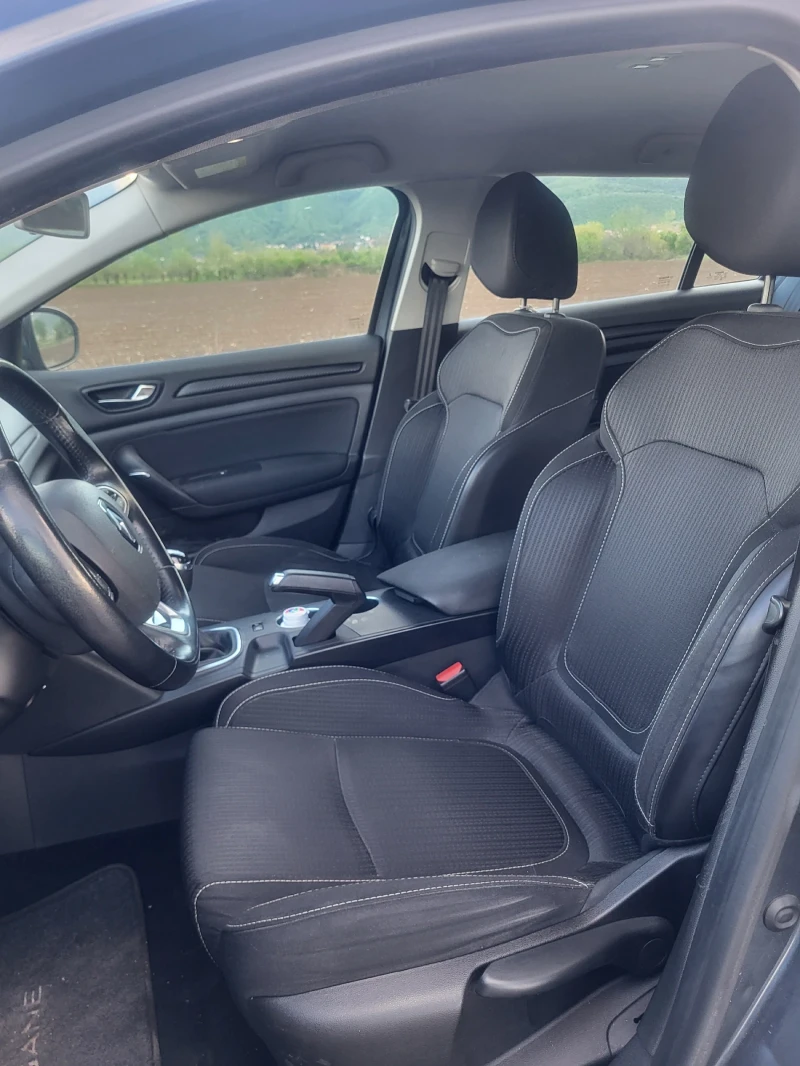 Renault Megane 1.5 dci, снимка 12 - Автомобили и джипове - 48475380