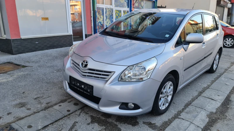 Toyota Verso 1.6 ГАЗ.ИНЖ. като нова, снимка 8 - Автомобили и джипове - 48600989