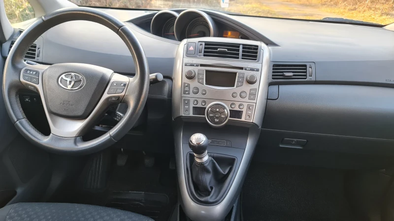 Toyota Verso 1.6 ГАЗ.ИНЖ. като нова, снимка 12 - Автомобили и джипове - 49092247