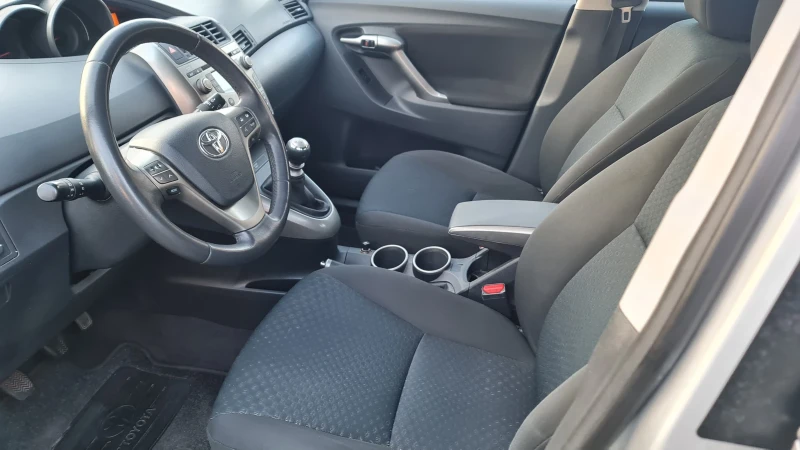 Toyota Verso 1.6 ГАЗ.ИНЖ. като нова, снимка 13 - Автомобили и джипове - 49092247