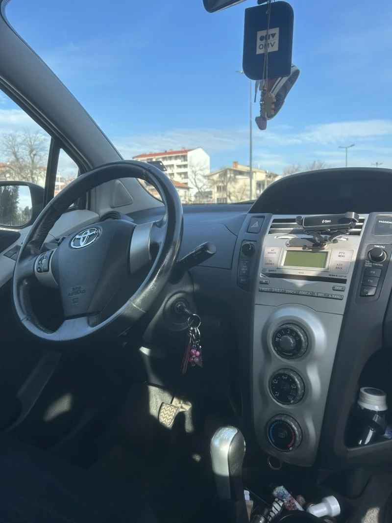 Toyota Yaris VVTi, бензин , с верига, снимка 6 - Автомобили и джипове - 48911228