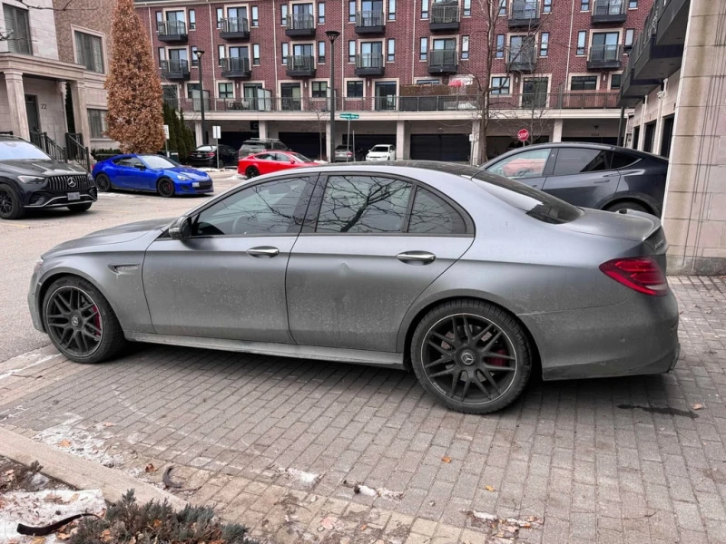 Mercedes-Benz E 63 AMG * CARFAX * БЕЗ ПЪРВОНАЧАЛНА ВНОСКА, снимка 4 - Автомобили и джипове - 52874740