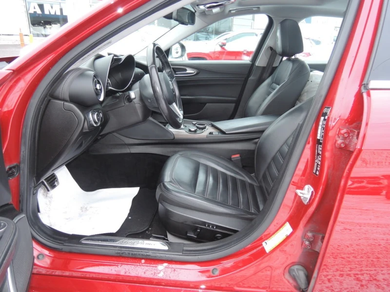 Alfa Romeo Giulia * 4dr Sdn Ti AWD| 8 PNEUS * CARFAX * ЦЕНА ДО БГ, снимка 6 - Автомобили и джипове - 52914915