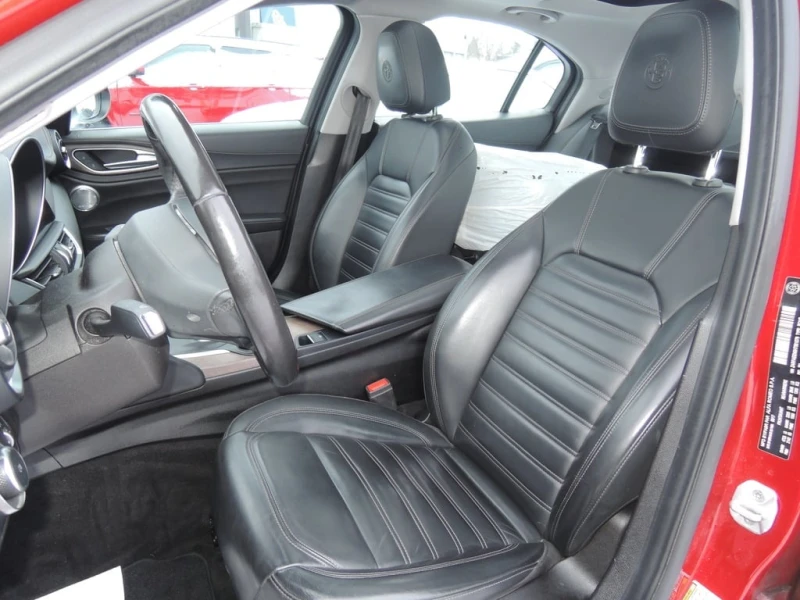 Alfa Romeo Giulia * 4dr Sdn Ti AWD| 8 PNEUS * CARFAX * ЦЕНА ДО БГ, снимка 7 - Автомобили и джипове - 52914915