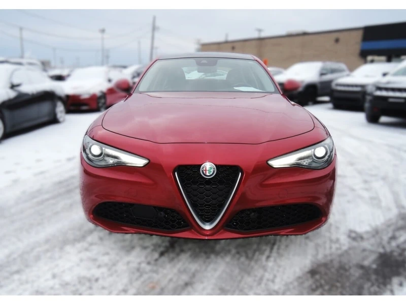 Alfa Romeo Giulia * 4dr Sdn Ti AWD| 8 PNEUS * CARFAX * ЦЕНА ДО БГ, снимка 2 - Автомобили и джипове - 52914915
