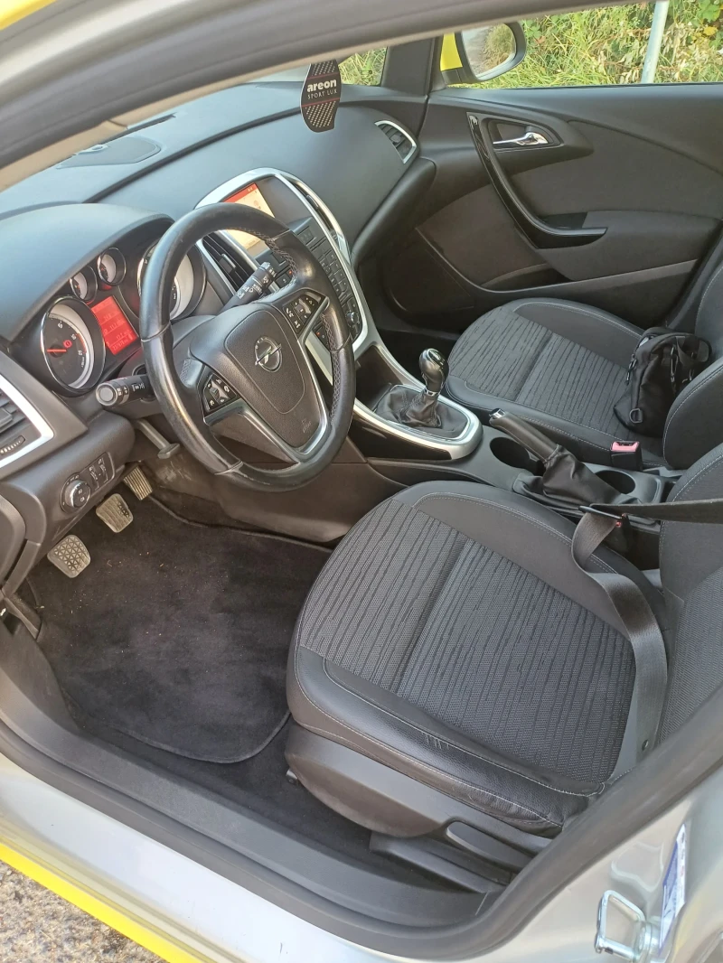 Opel Astra, снимка 13 - Автомобили и джипове - 52958627