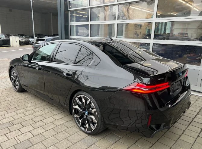 BMW 550 e Plug-in Hybrid xDrive M Sport - изображение 4