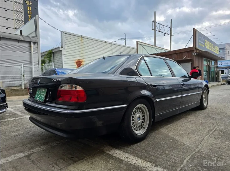 BMW 740 iL * M-Package* * HeadUp* AвтоКредит* (ЦЕНА ДО БГ) - изображение 3