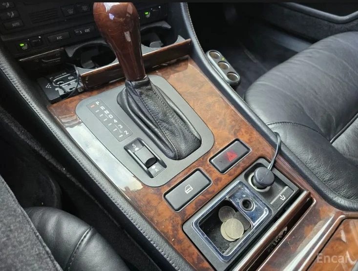 BMW 740 iL * M-Package* * HeadUp* AвтоКредит* (ЦЕНА ДО БГ), снимка 13 - Автомобили и джипове - 53276168