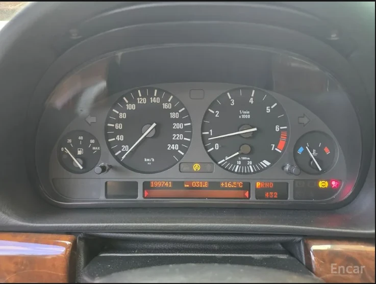 BMW 740 iL * M-Package* * HeadUp* AвтоКредит* (ЦЕНА ДО БГ) - изображение 8