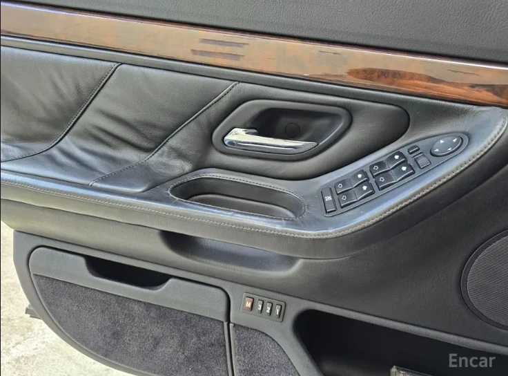 BMW 740 iL * M-Package* * HeadUp* AвтоКредит* (ЦЕНА ДО БГ), снимка 11 - Автомобили и джипове - 53276168