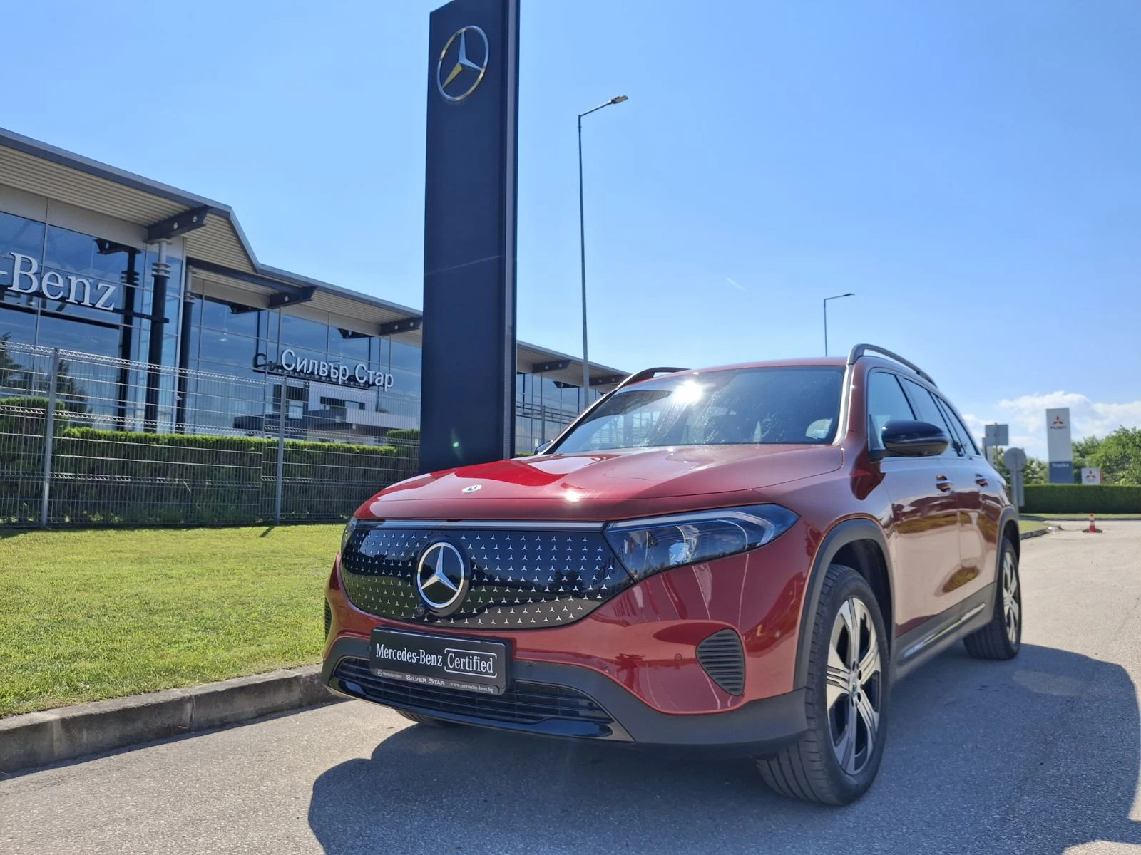 Mercedes-Benz EQB 300 4MATIC 6+ 1, снимка 1