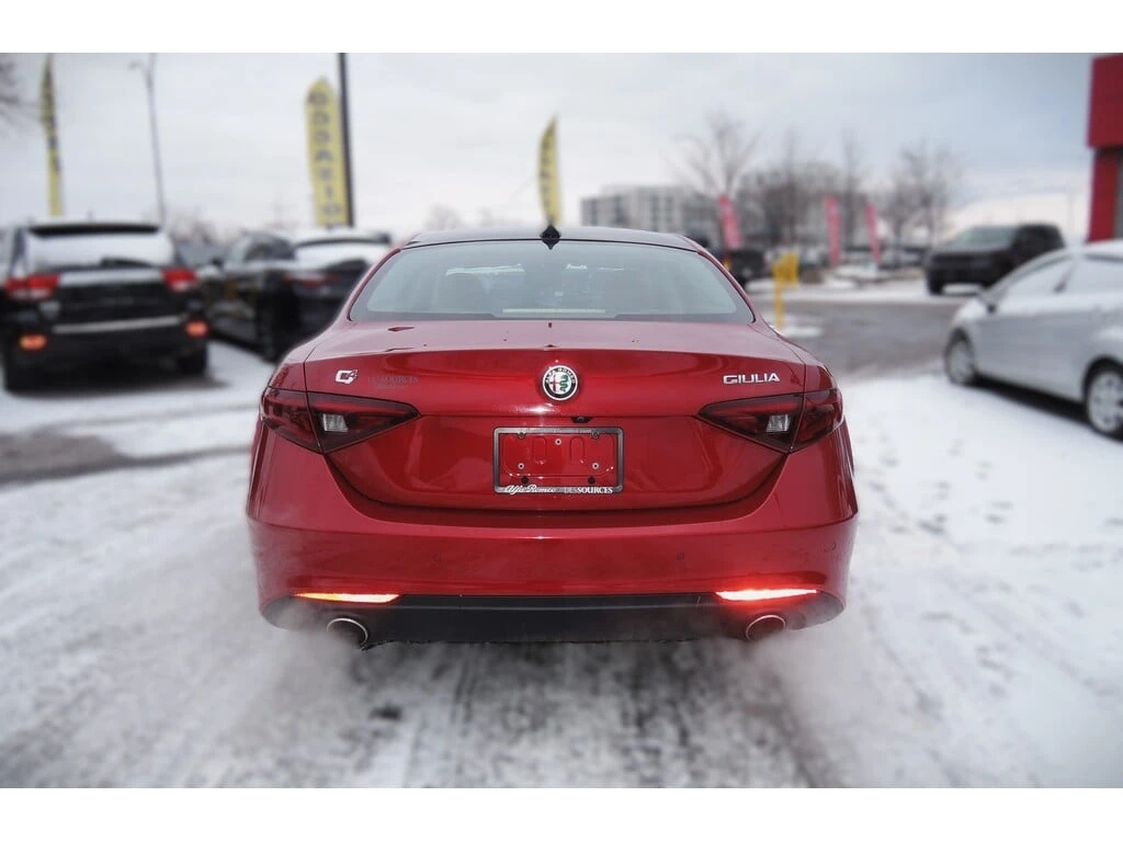 Alfa Romeo Giulia * 4dr Sdn Ti AWD| 8 PNEUS * CARFAX * ЦЕНА ДО БГ - изображение 5